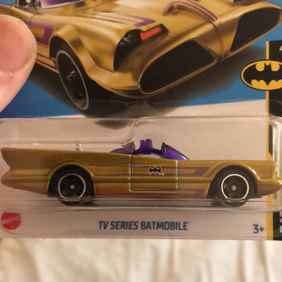 TV Series Gold batmobile - Picture 3 of 7